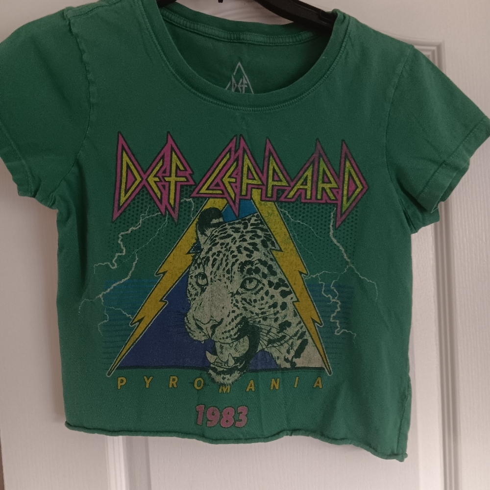 Def Leppard concert tshirt rock and roll tee Collectible
